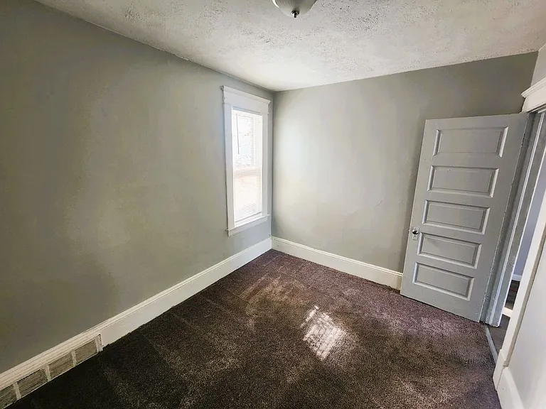 3658 E 54 ST — Photo 23