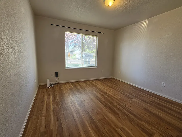 438 Mountainside Ln — Photo 18