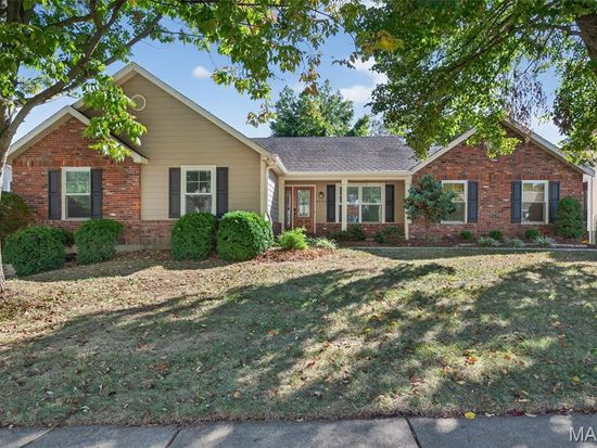 3424 Brookwood Cir, Saint Charles, MO 63301