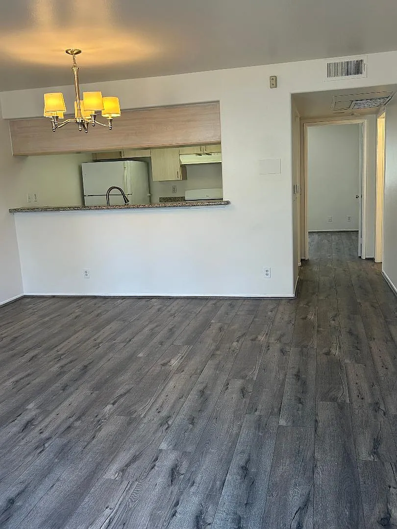 1 bed, 725 sqft, $2,100 — Photo 4