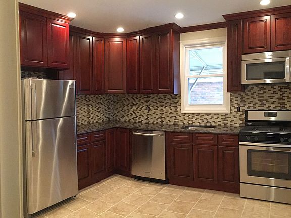 2nd image of 206 Elizabeth St #2