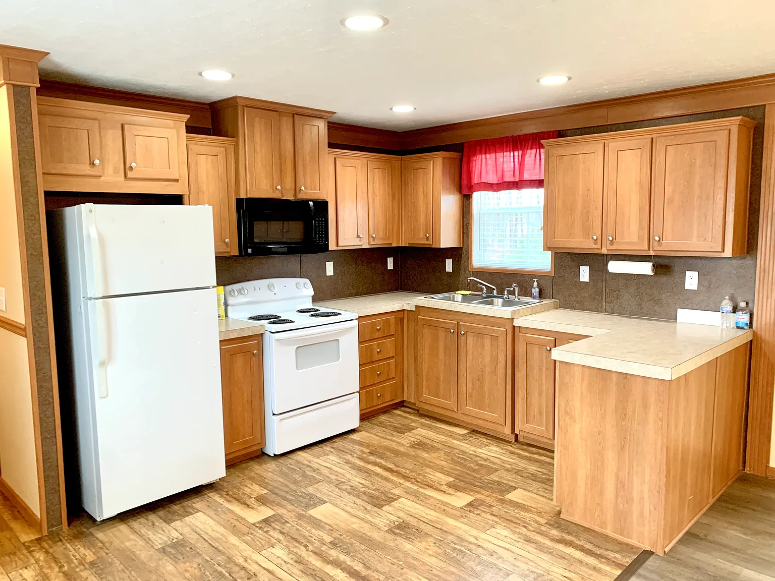 3 bed, 1216 sqft, $1,300 — Photo 2