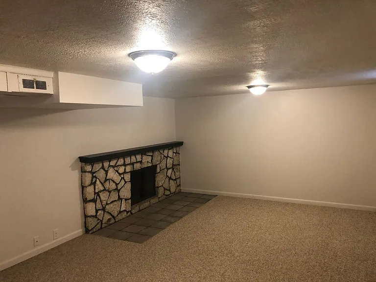 6330 N Elmhurst St — Photo 19