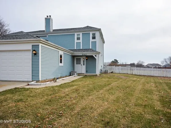 842 Forest Ln, Carol Stream, IL 60188
