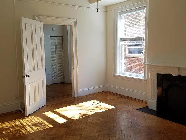 129 S Sycamore St #4 — Photo 10