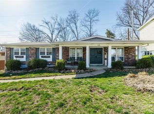 395 Crestbury Dr, Ballwin, MO 63011