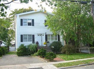 17 Dunwood Rd, Port Washington, NY 11050