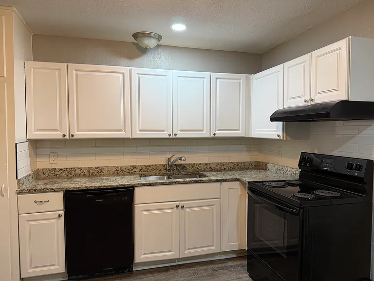 2504 Normont Cir — Photo 6