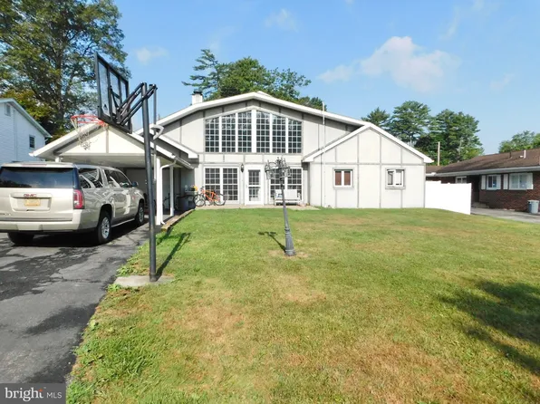 1982 Parkway Dr, Altoona, PA 16602