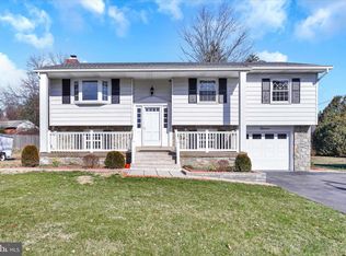 11 Fresh Meadow Dr, Lancaster, PA 17603