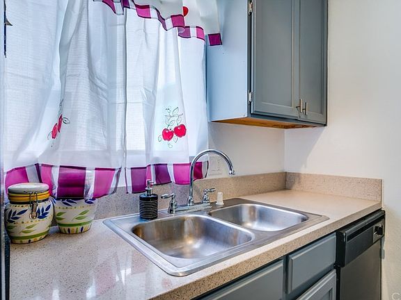 4th image of 708 N Eucalyptus Ave #4