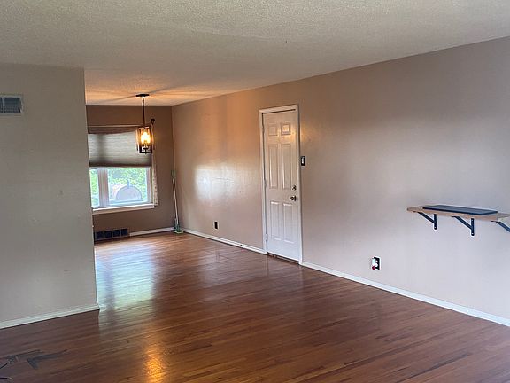 5th image of 13 Graeler Dr