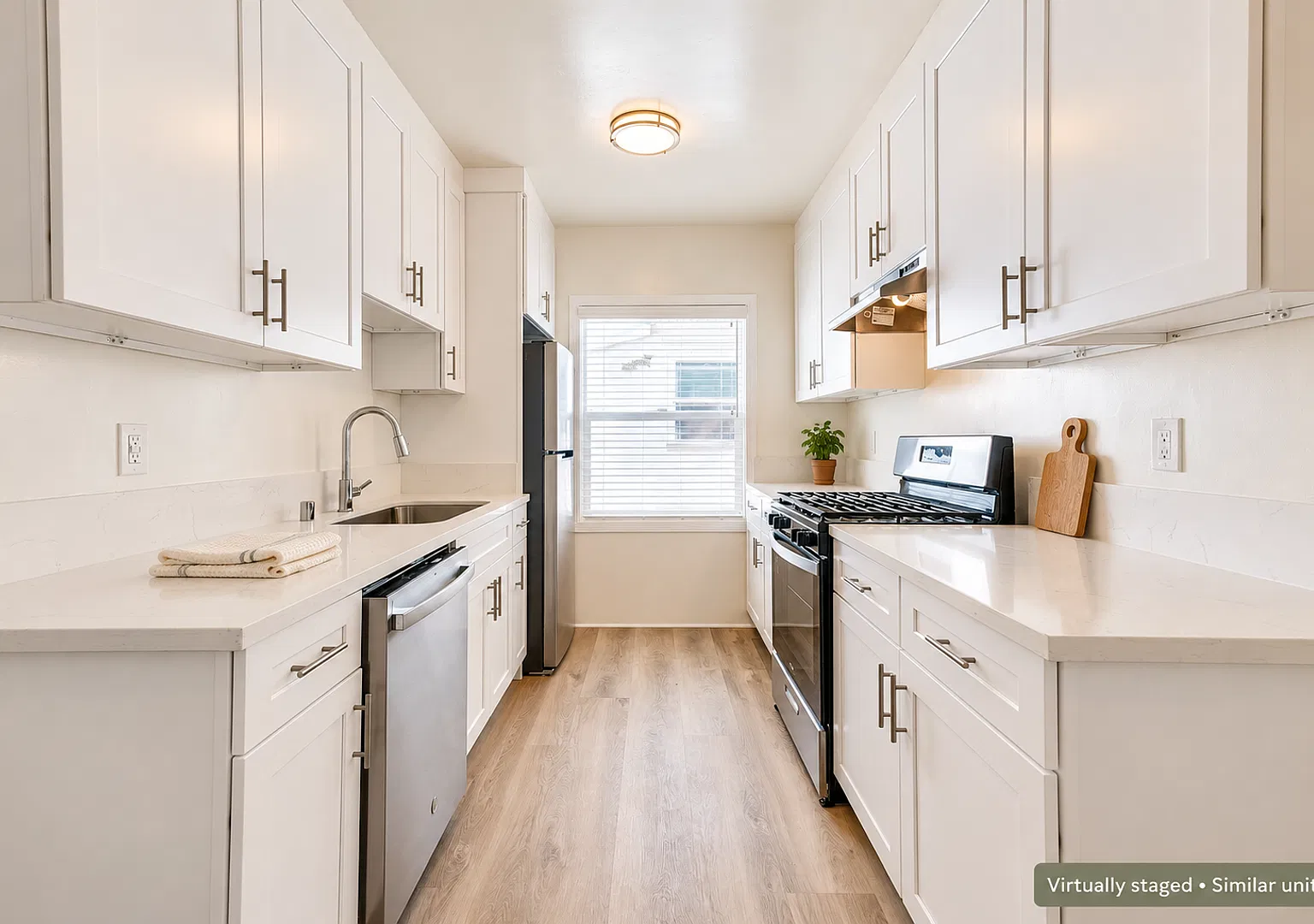 1B/1B w/ Bright Living Space, Stove, & Refrigerator — Photo 3