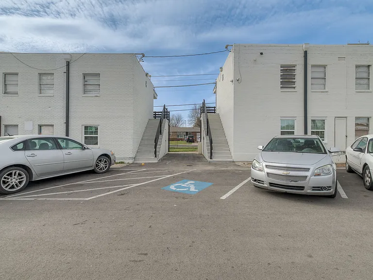 Meridian Apartments — Photo 18