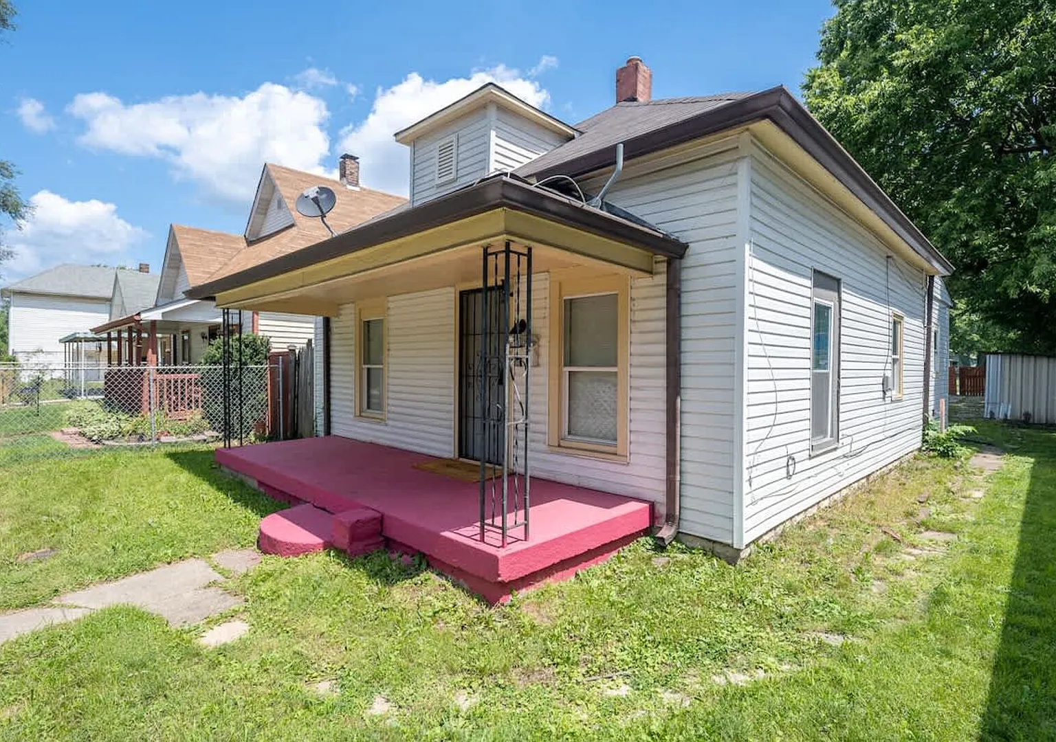 Affordable Cozy Retreat in Indianapolis — Photo 3