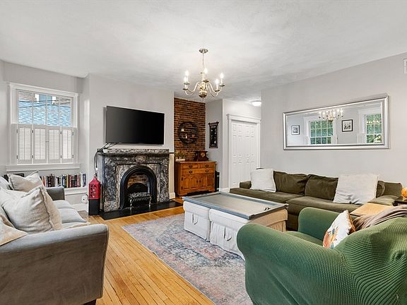 5th image of 52 Essex St #2