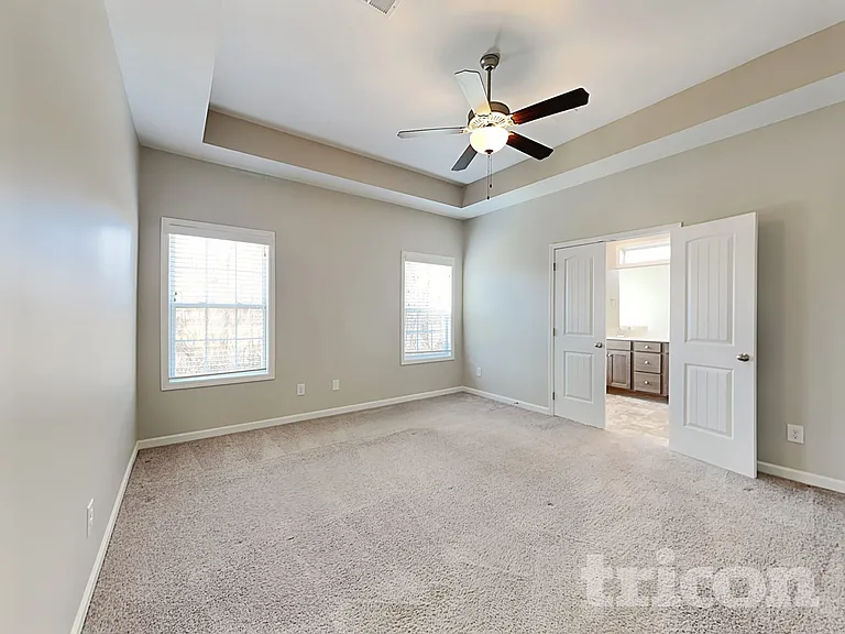 925 Beverly Ct — Photo 7
