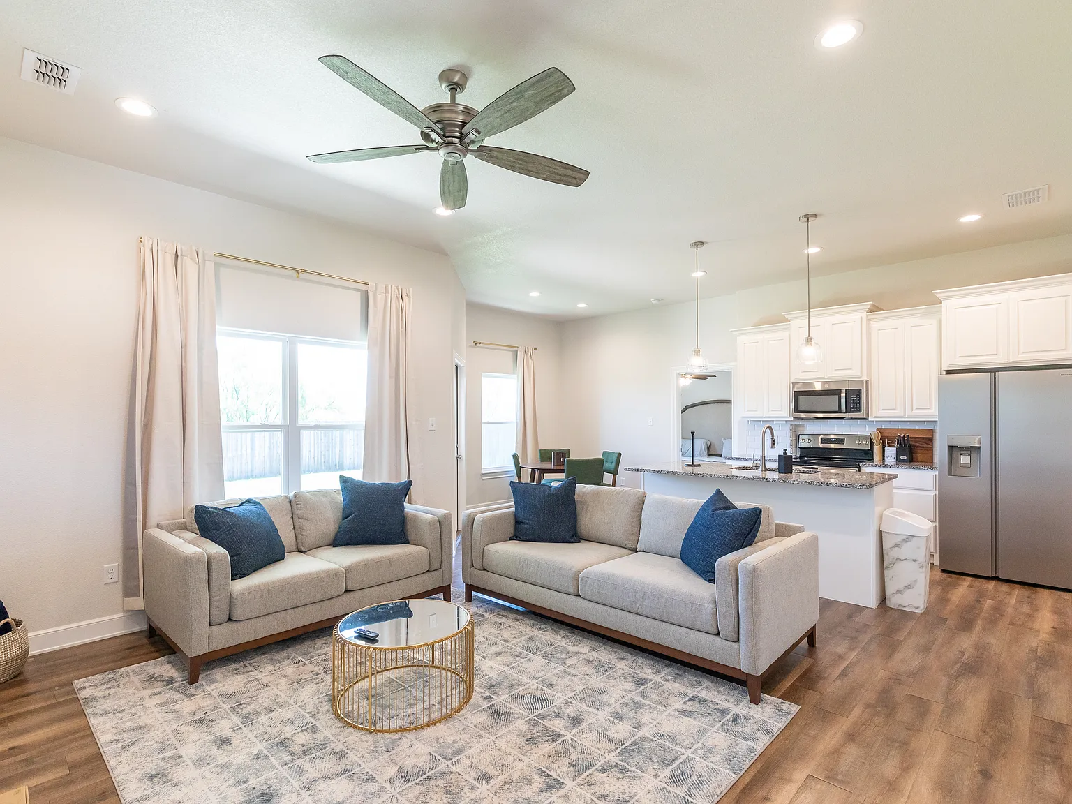 3 bed, 1288 sqft, $3,200 — Photo 1