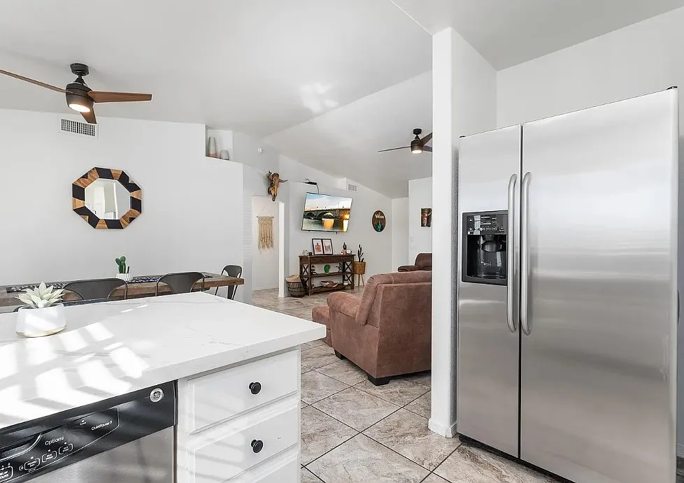 2 bed, 1018 sqft, $1,850 — Photo 3