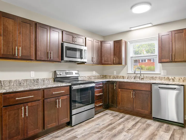 315 Owens St #B — Photo 8