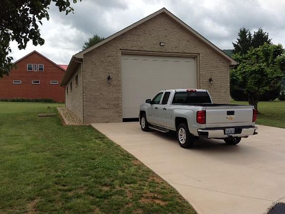 4th image of 252 Richardson Dr