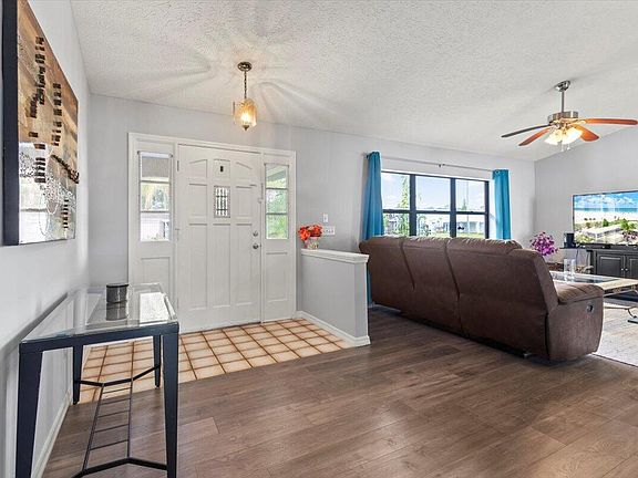 4th image of 582 SE Faith Terrace
