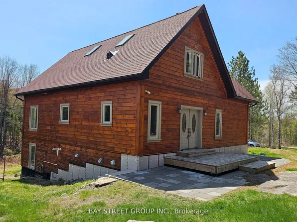 1032 Spring Lake Rd, Bracebridge, ON P1L 1X1