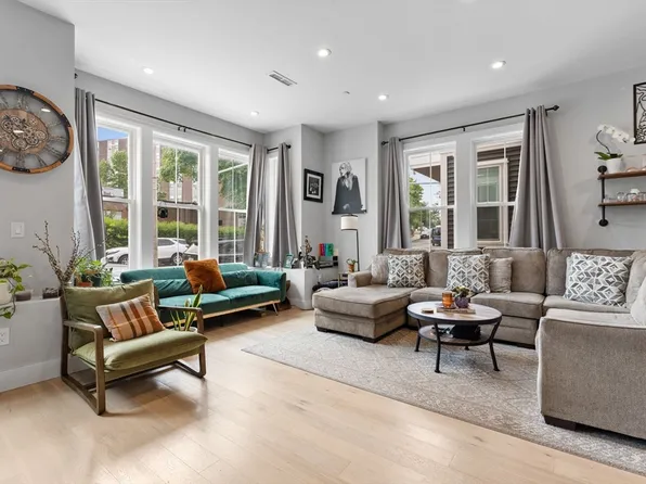 (undisclosed Address), Dorchester, MA 02124