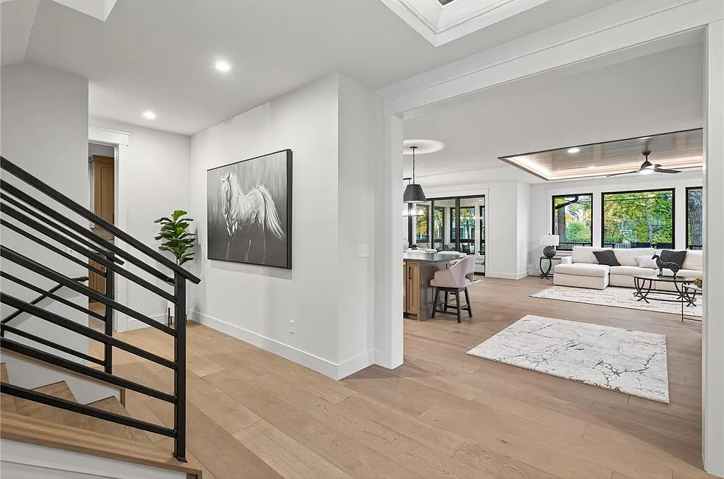 4 bed, 4717 sqft, $25,000 — Photo 4
