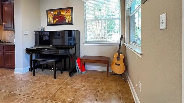 7908 Menler Dr — Photo 10