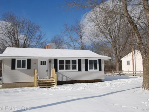 2110 Ala St, Burton, MI 48519