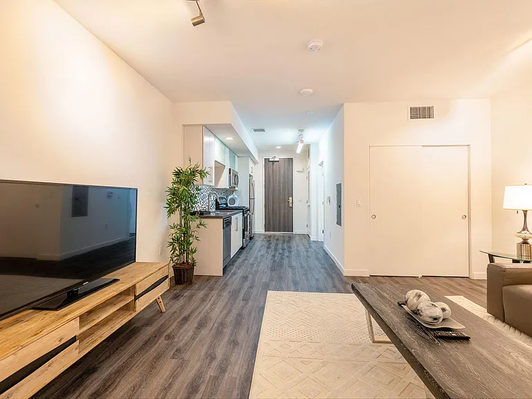 1400 FIG Apartments — Photo 23