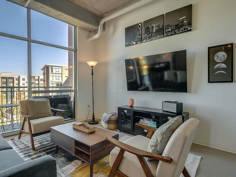 2115 Yeaman Pl #403 — Photo 2