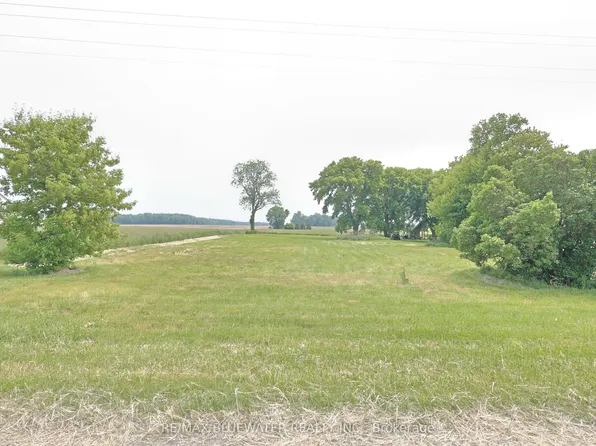 2095 Mount Carmel Dr, North Middlesex, ON N0M 2K0