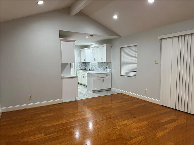 12119 Dunlap St — Photo 4