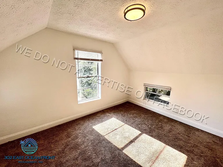 1558 Swift St — Photo 24