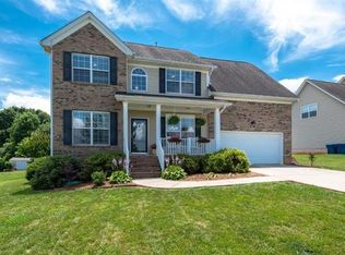 5023 Orchard Park Dr, Hickory, NC 28602
