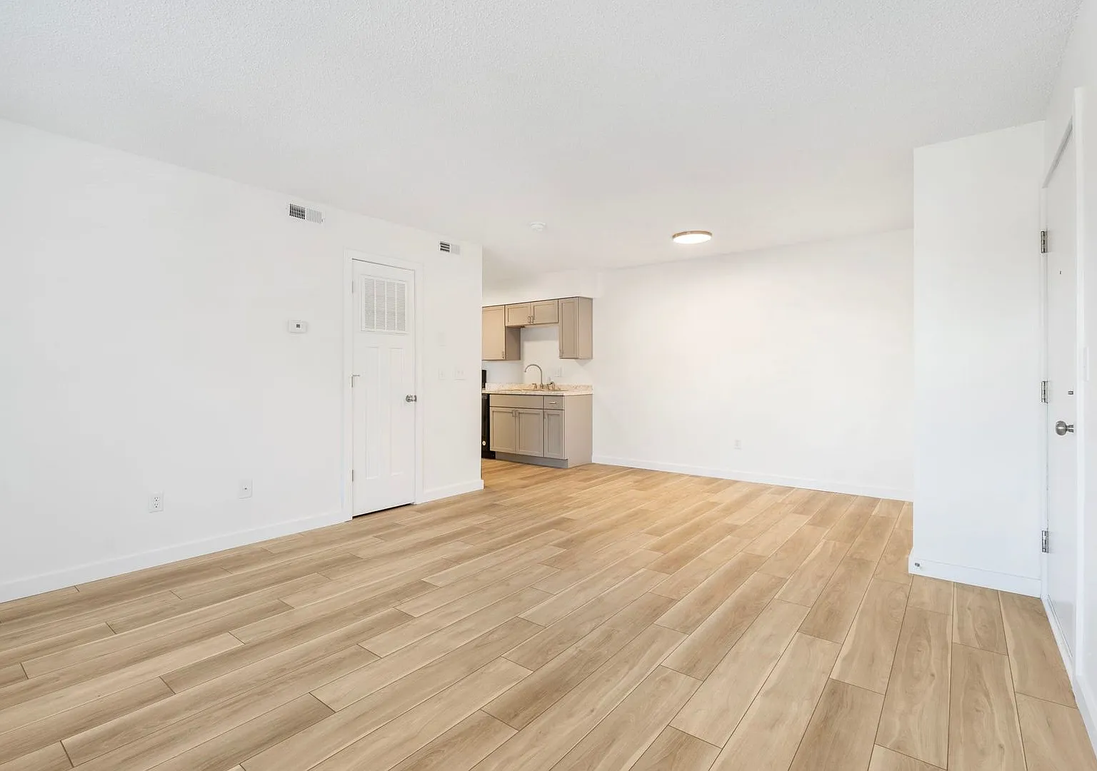 Southcreek Apartments — Photo 2