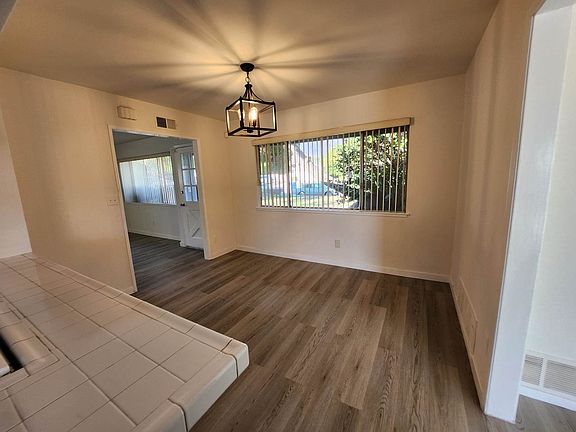5th image of 13521 Phillippi Ave