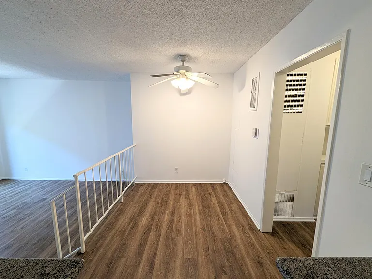 824 11th St #7 — Photo 8