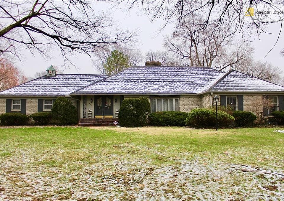 Sprawling ranch on Ward Parkway. Drive on 88th.