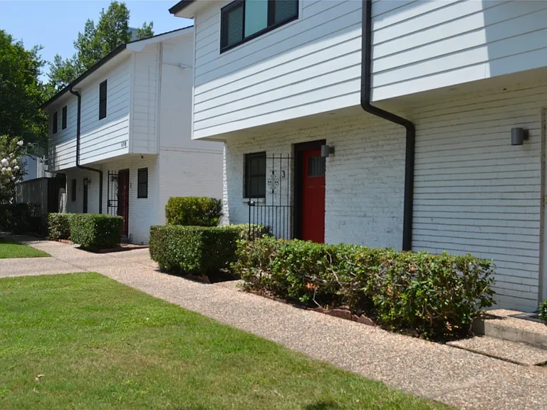 1710 Brun St #10 — Photo 4