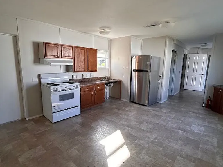 3190 Karen Dr — Photo 2