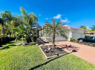 2555 Vine Ave, Naples, FL 34120