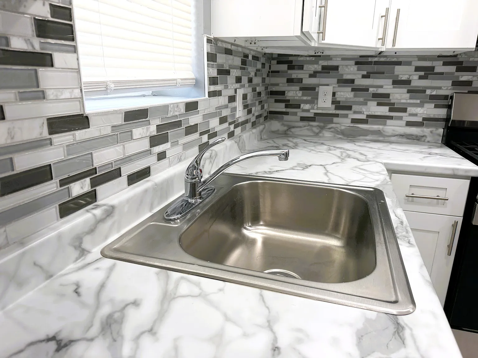 3 bed, 1100 sqft, $1,649 — Photo 3