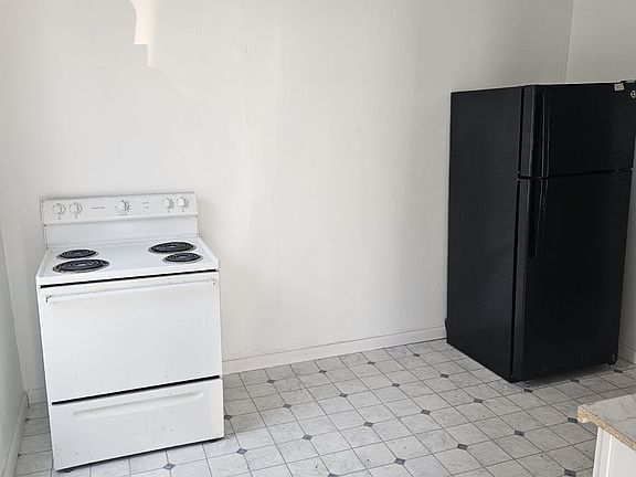 4th image of 707 Washington St W APT A