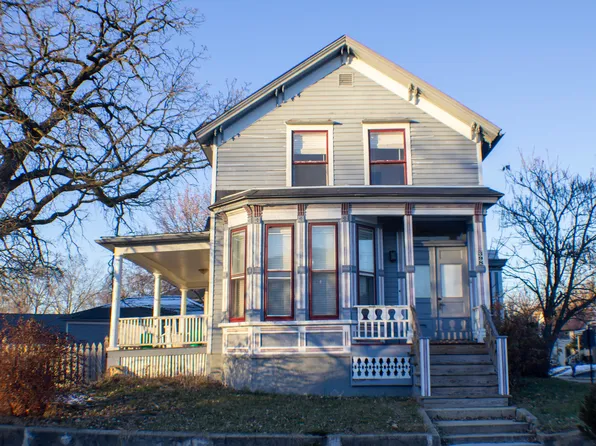 398 Park St, Elgin, IL 60120