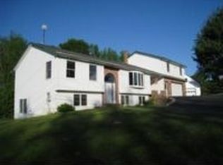 16 Waters Edge Dr, Lewiston, ME 04240