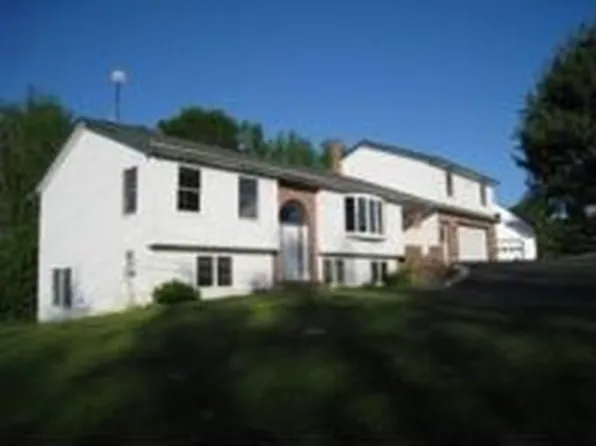 16 Waters Edge Dr, Lewiston, ME 04240