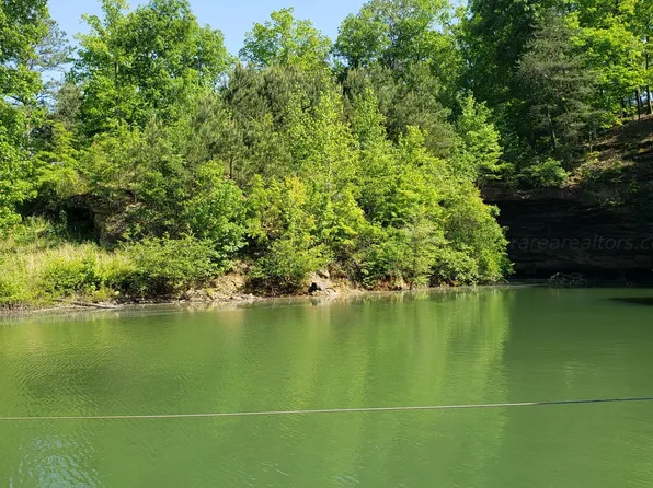 945 Bluff Way Dr, Jasper, AL 35503